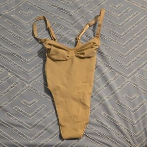 SKIMS SEAMLESS SCULPT BODYSUIT NEW WITHOUT TAGS